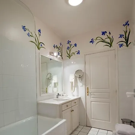 Biney Отель Роде