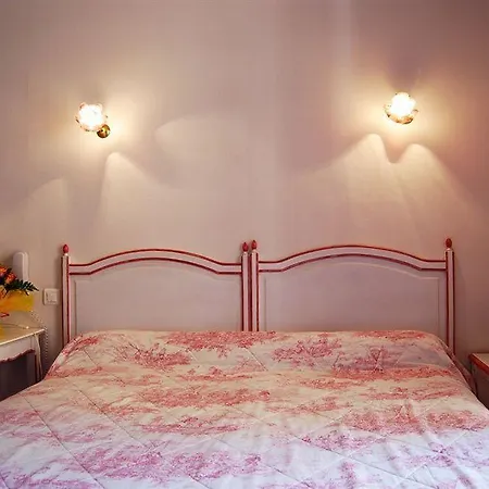 Biney Отель Роде